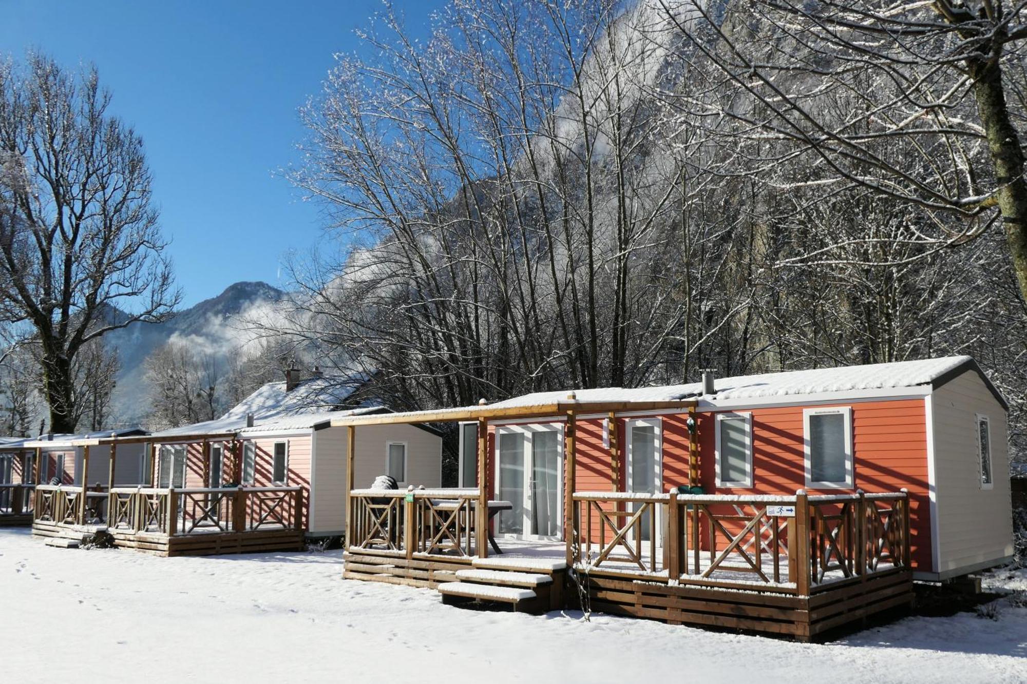 Camping Rcn Belledonne Le Bourg-d'Oisans Exterior photo