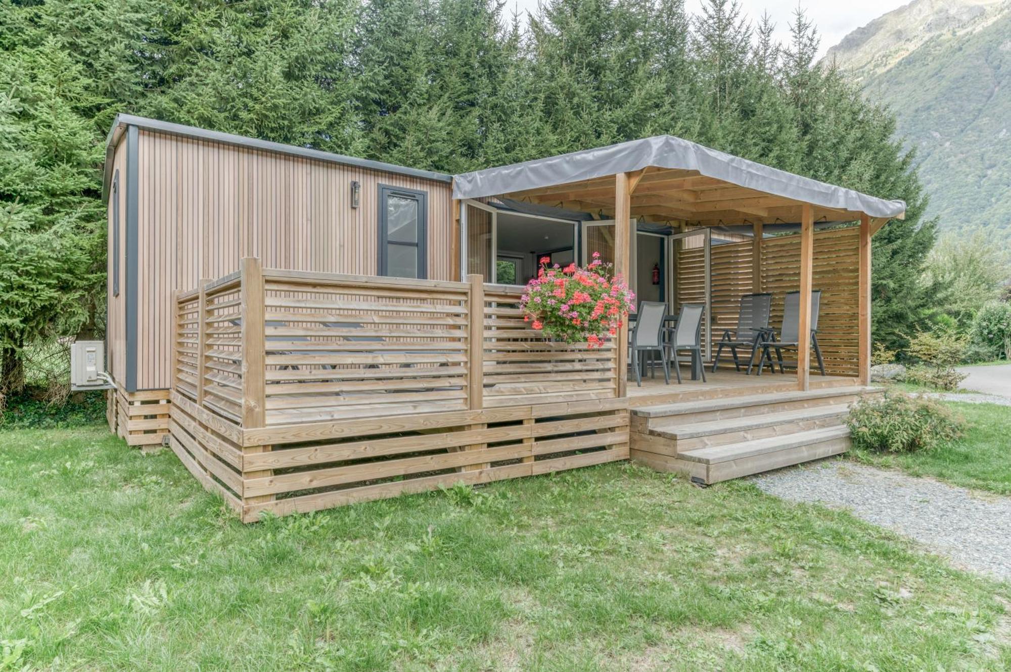 Camping Rcn Belledonne Le Bourg-d'Oisans Exterior photo