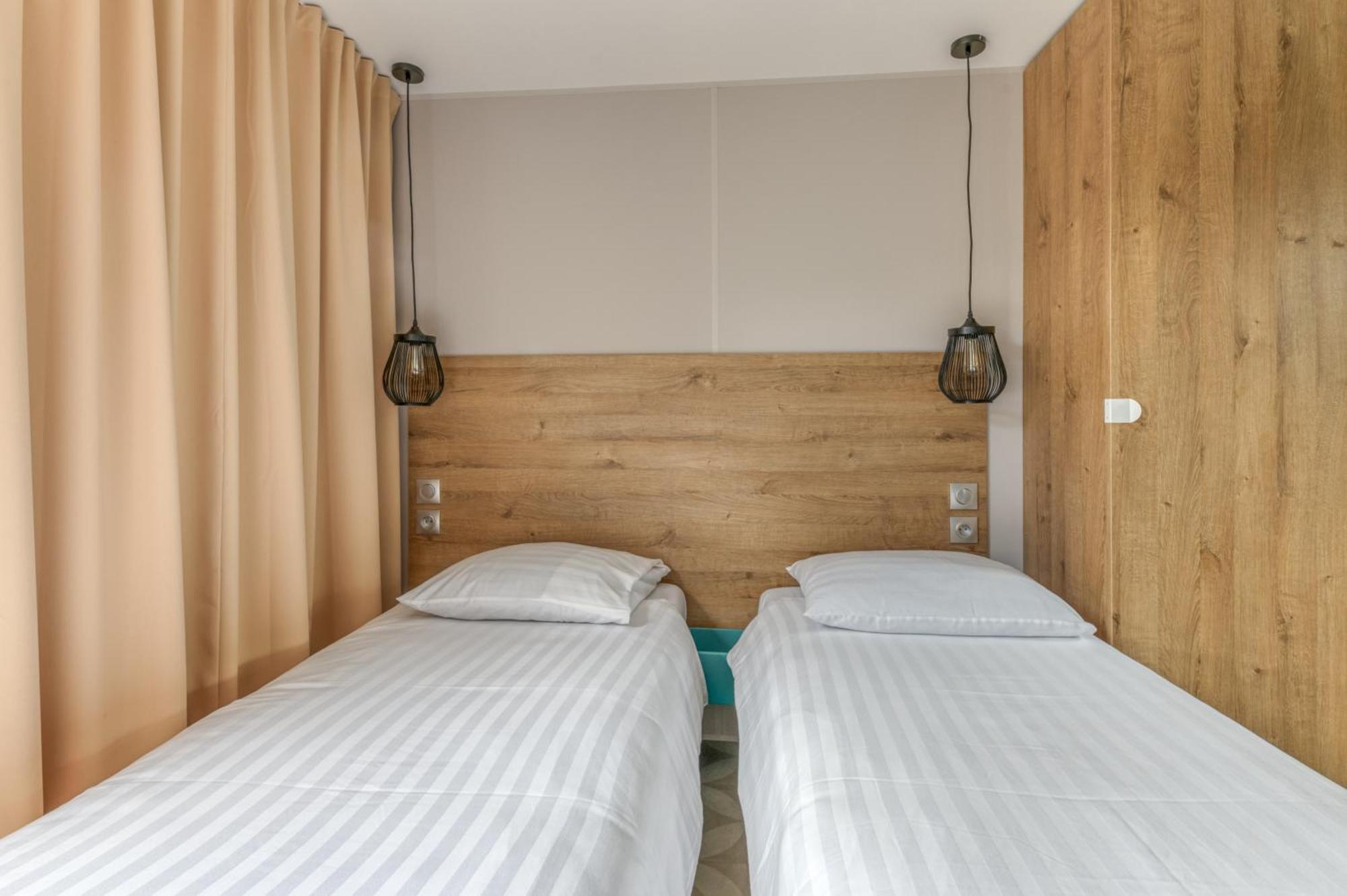 Camping Rcn Belledonne Le Bourg-d'Oisans Exterior photo